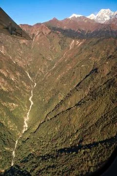 View out of the window on the flight from Lukla back to Kathmandu, spectacula Foto stock