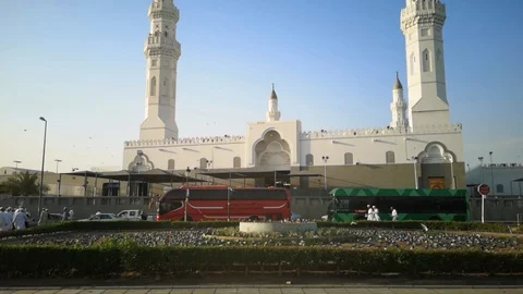 View from outside the Quba mosque with visitors and pigeons scattered Stock Footage 124953857