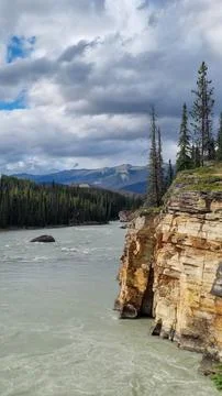 View over Athabasca River flowing from nearby Athabasca Falls, Jasper Nationa Stock Photos