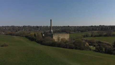 A view over Bliss mill towards Chipping Norton. Tracking right 스톡 동영상 152657349