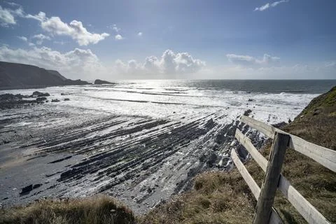 View over eroded cliff edge at Welcombe Mouth beach Foto stock