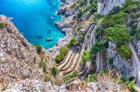 View over Via Krupp, winding cliffside road in Capri island, Italy Foto stock
