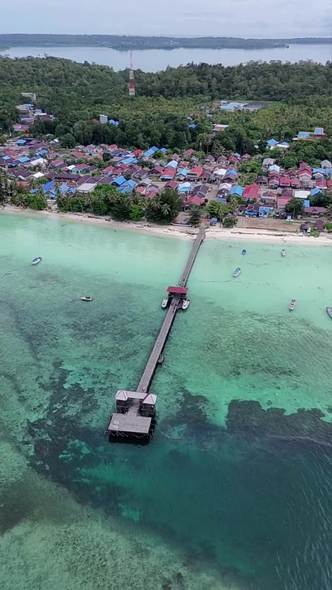 View Over Maratua Main Pier – Pristine Island Stock Footage 314312989