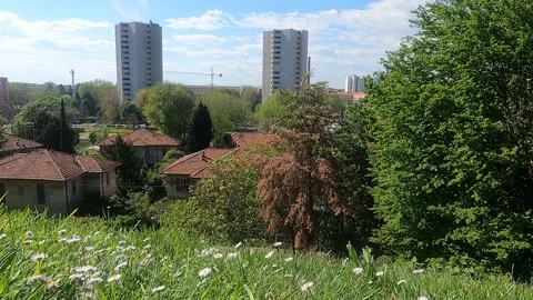 View over Milan from the Cherry Tree Hill Vídeo Stock 238813927