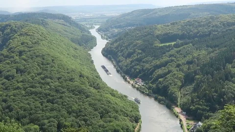 View over the Saar river loop next to Mettlach in Saarland (Germany). Barge s 스톡 동영상 80188844