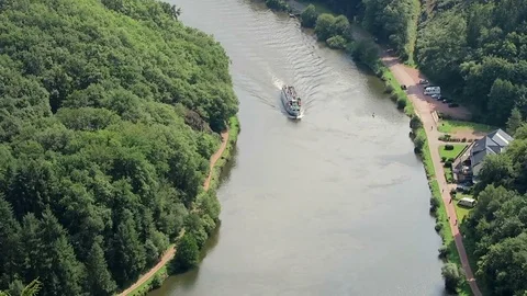 View over the Saar river loop next to Mettlach in Saarland (Germany). tourist 動画素材 80189091