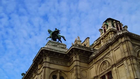 View over Vienna State Opera in Vienna, Austria. Video stock 169114979