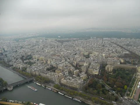 View of Paris from above during a cloudy day 库存照片