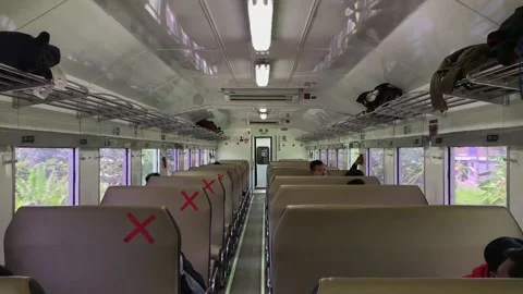 View in the passenger carriage of the train 库存影片 162298174