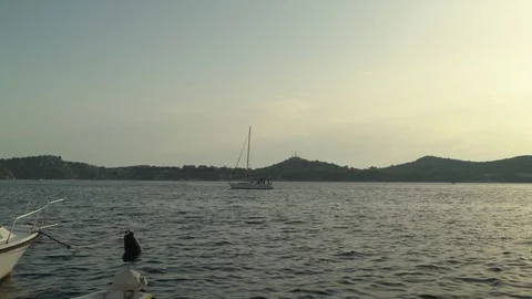 View of passing sailboat from dock Vídeo Stock 125765973