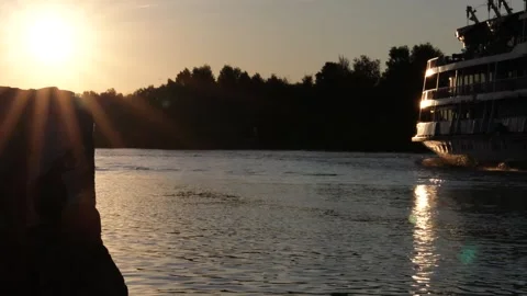 A view of a passing ship at sunset through the sun's rays Video stock 278144444