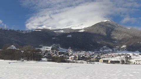 View on Pasturo, under the Grigna Mountain, in winter witth snow Vídeo Stock 146851728