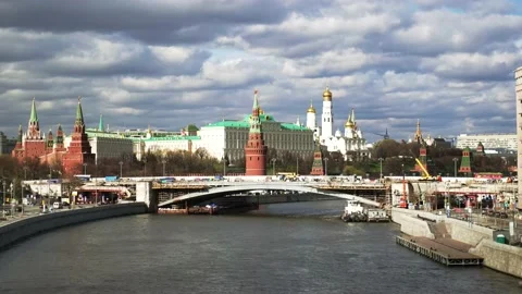 View from Patriarshy Bridge to Kremlin Video stock 154181517
