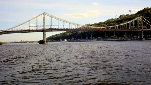 View of the pedestrian bridge in Kyiv 库存影片 116091168