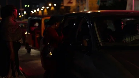 View of people boarding buses 스톡 동영상 119970591