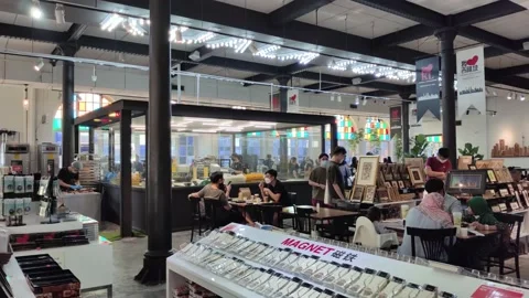 View of the people having their breakfast at the KLCG Confectionery Bakery Vídeo Stock 200400920