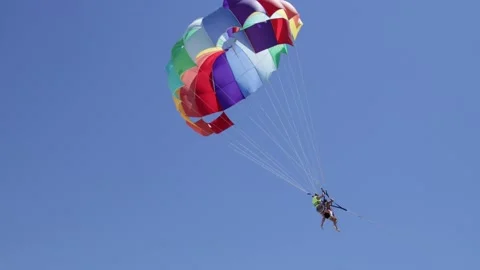 View of people paragliding Stock-Footage 201728016