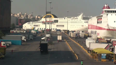 View of Piraeus port Vidéo 33066752