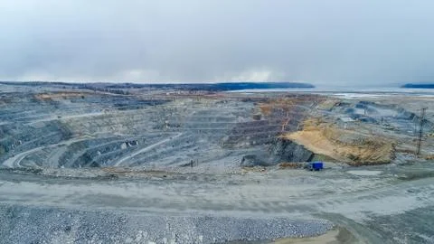 View of a pit on extraction of ore, in Rossi, Siberia, shooting from air Foto stock