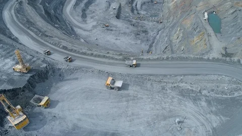 View of a pit on extraction of ore, work of trucks and an ekskvator Video stock 96566677