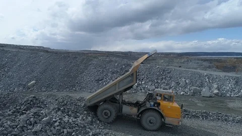 View of a pit on extraction of ore, work of trucks and an ekskvator Video stock 96568392