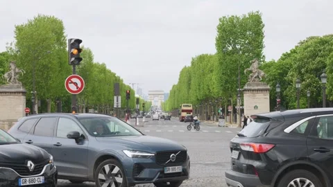 View from Place de la Concorde to the the Avenue des Champs-Elysees. Stock Footage 310187904