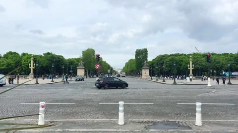View from Place de la Concorde to the the Avenue des Champs-Elysees. Stock Footage 311944724