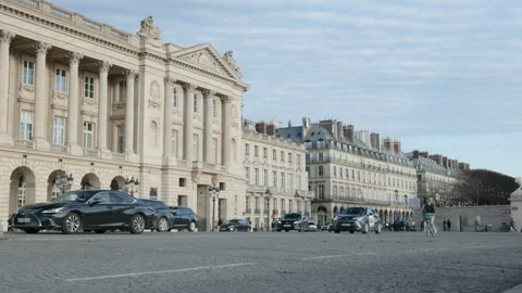 View from Place de la Concorde looking toward Rue de Rivoli 스톡 동영상 324530639
