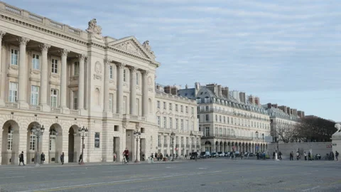 View from Place de la Concorde looking toward Rue de Rivoli 스톡 동영상 324530648