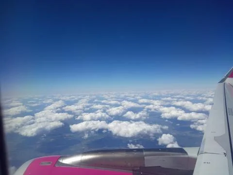 View from plane window of cloudy blue sky 스톡 사진