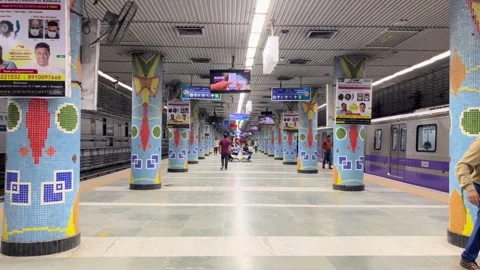 A view of a platform at a metro station in Kolkata Stock Footage 323364066