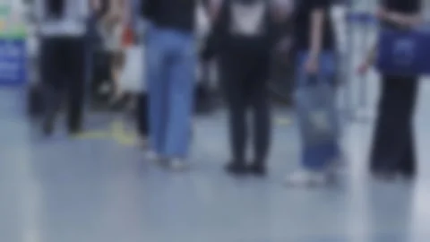 View at platform subway station while crowded of passenger using escalator .. Видео 339569107
