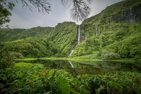 View on Poco da Ribeira do Ferreiro, famous waterfalls and one of the main .. Fotos Stock