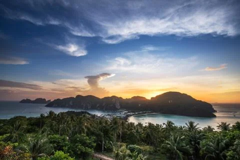 View point of Phi Phi Island at sunset time, Krabi, Thailand Foto stock