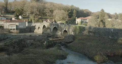 View of Ponte Maceira stone bridge from 18th century Видео 137229112