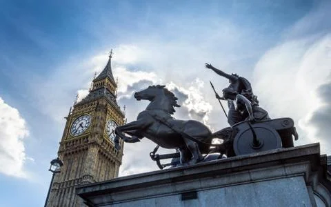 A view of the popular landmark with the statue of Boadicea and Big Ben Fotos Stock