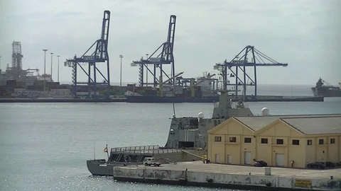 View of a port with vessels and conteiners Stockbeeldmateriaal 79685022