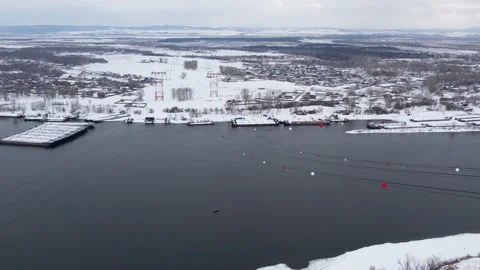 View of the power line pylon 库存影片 172343229