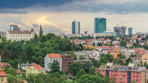 View of Prague timelapse from the observation deck of Visegrad. Prague. Czech Foto stock