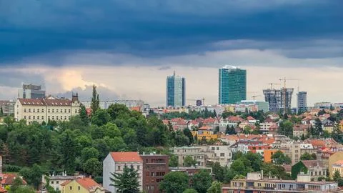 View of Prague timelapse from the observation deck of Visegrad. Prague. Cze.. Foto stock