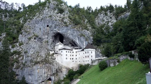 View of Predjama Castle Video stock 125895551