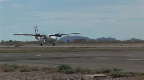 View of Prop Plane Taking Off 2 스톡 동영상 18990462
