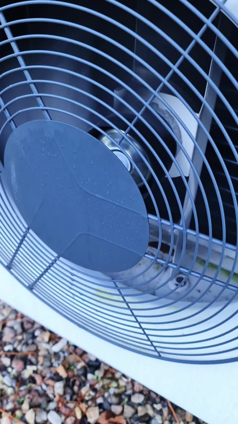 View into the propeller of a heat pump during heat generation. Vidéo 293803171