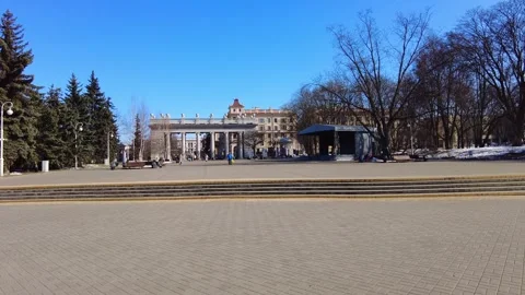 View of a public square with a large arch and trees in clear weather Stock Footage 338316925