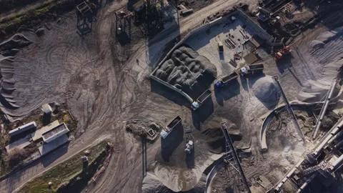 View of quarry with equipment and materials at mining site in daytime 库存影片 329997456