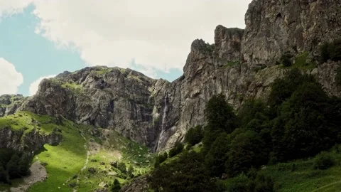 View of Raysko Praskalo, "Heavenly Spray" waterfall in Central Balkan Vídeos de archivo 206682905