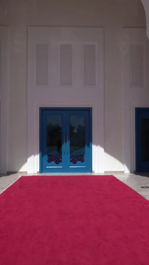 View of red carpet leading to arched entrance in Doha, Qatar. Stock Footage 340638584