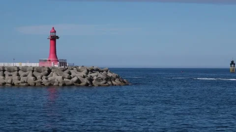 View of the Red Lighthouse from Yangyang Beach in Sokcho, South Korea 库存影片 340628664