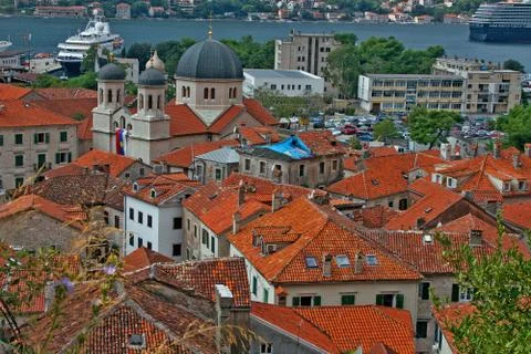 View of the red roofs of the old town of Kotor Foto stock