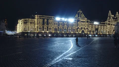 View of the red square with walking tourists Video stock 131063710